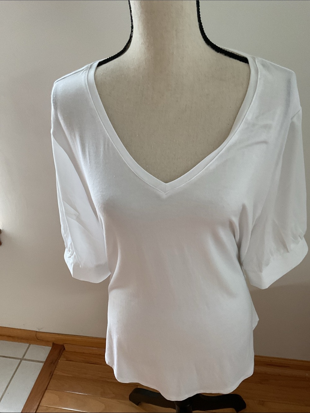 NYDJ White V-Neck Short Sleeve Tee